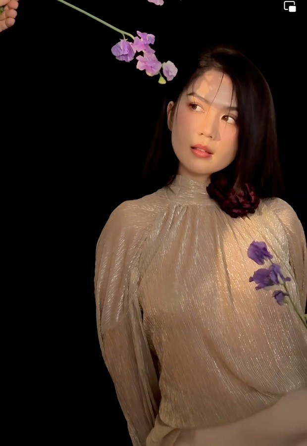 Ngọc Trinh chỉ chọn những trang phục 'kín như bưng' khi chụp mẫu cho công việc