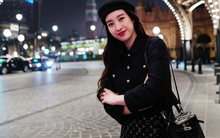 Đỗ Mỹ Linh hiếm hoi chưng đồ hiệu, mặc đồ đen 'nhấn chìm' túi xách Ảnh 2
