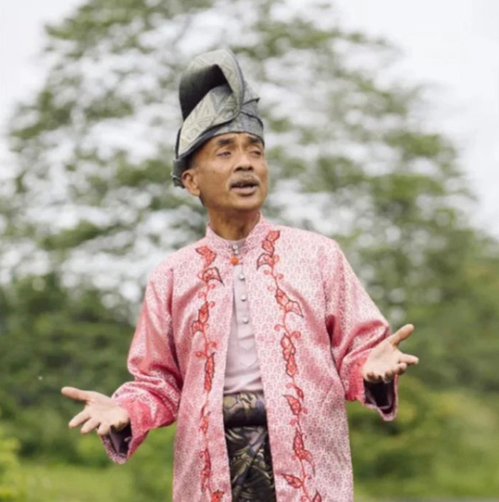 Nam ca sĩ U70 có 8 con riêng vừa cưới thêm vợ trẻ kém 43 tuổi là ai? Ảnh 1