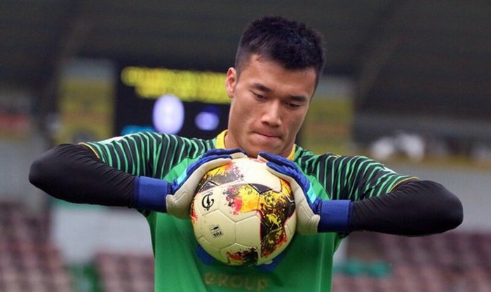 Thủ môn Bùi Tiến Dũng cứu thua xuất thần giúp HAGL thoát thua trước Khánh Hoà ở vòng 11 V.League 2023/2024.