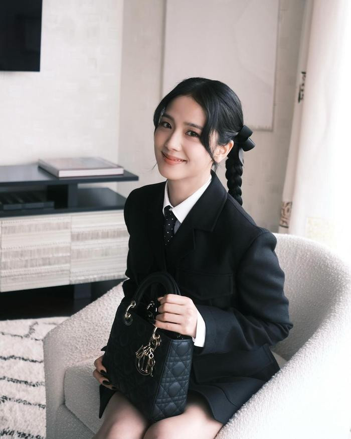 Giữ vai trò đại sứ toàn cầu, Jisoo được Dior đối xử thế nào tại Paris Fashion Week 2024? Ảnh 3