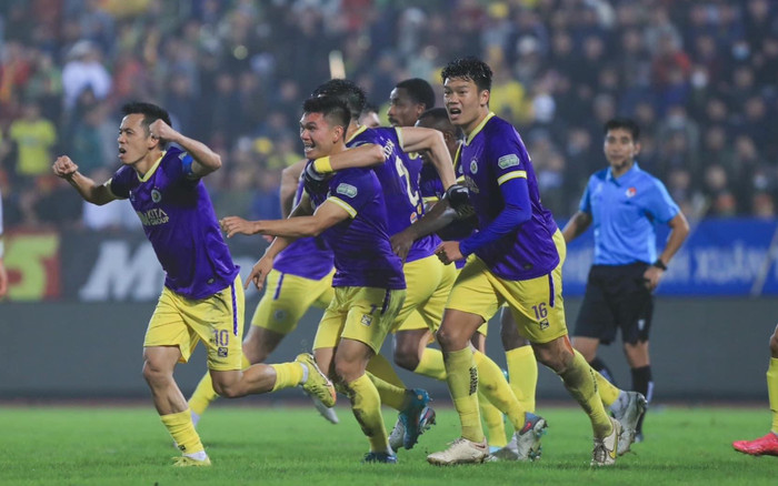 Nam Định thắng ngược Hà Nội bằng 2 bàn thắng 'điên rồ' Ảnh 2