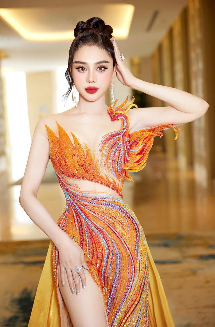 Trên mạng xã hội, Lâm Khánh Chi khá thoải mái trong việc tương tác với khán giả