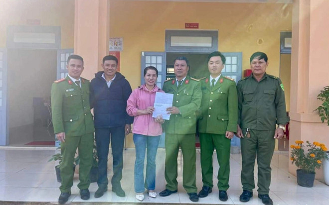 ATM bất ngờ tự nhả ra 20,5 triệu, người phụ nữ có hành động đáng quý Ảnh 2