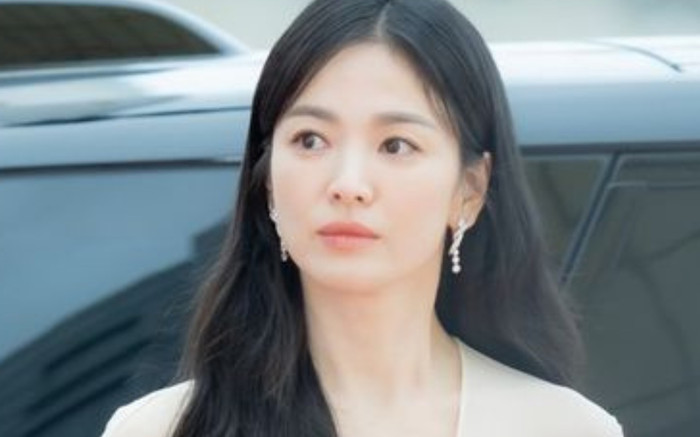 Cùng một kiểu tạo hình, Song Hye Kyo khiến netizen phải kinh ngạc vì nhan sắc thăng hạng sau 24 năm Ảnh 2