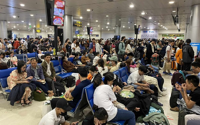 Hơn 300 chuyến bay rỗng về Tân Sơn Nhất 'giải cứu' hành khách bị kẹt ở sân bay Ảnh 2