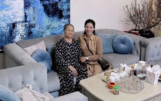 Lệ Quyên hiếm hoi chụp ảnh cùng mẹ ruột, hé lộ không gian sống sang chảnh ở Hà Nội Ảnh 2