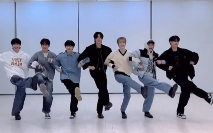 TEMPEST gây sốt khi nhảy nhạc Tết Việt Nam, dân mạng: 'Hanbin bày chắc rồi' Ảnh 2