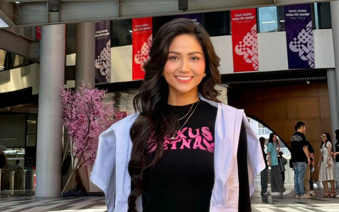 Gặp fan khi đang sắm Tết, H'Hen Niê cư xử cực khéo léo Ảnh 2