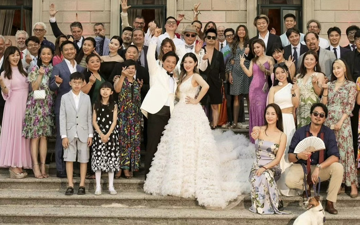 Nam ca sĩ U70 'hồi xuân' sau khi lấy vợ trẻ kém 30 tuổi Ảnh 2