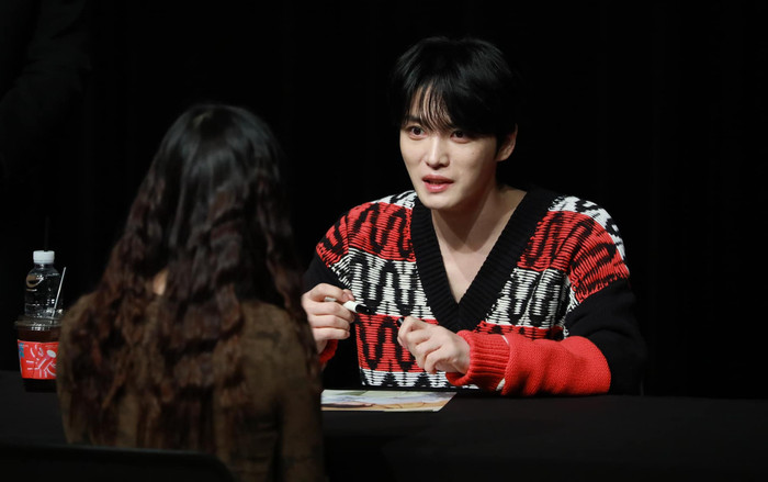 Nam ca sĩ Hàn Quốc bức xúc khi show Giáng sinh tại Việt Nam bị hủy Ảnh 2