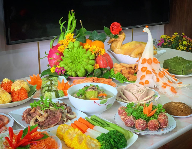 Mâm cỗ cầu kỳ phần trang trí 