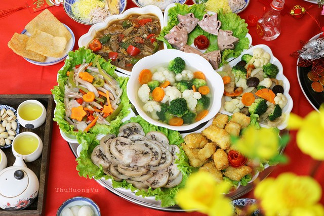 Không nhất thiết phải mâm cao, cỗ đầy mà miễn thể hiện được lòng thành của gia chủ. (Ảnh: Thu Huong Vu) 