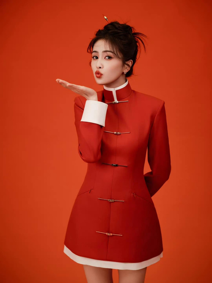 Năm vừa qua, Bạch Lộc ghi dấu ấn với nhiều dự án truyền hình ấn tượng như Trường Nguyệt Tẫn Minh, Ninh An Như Mộng, Dĩ Ái Vi Doanh,... Hiện, cô đang ghi hình cho Bắc Thượng, Bạch Nguyệt Phạn Tinh,...