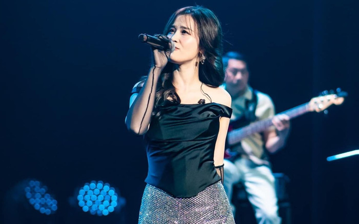 Fan yêu cầu hát lại bản hit đình đám nhất sự nghiệp, Đông Nhi có phản ứng bất ngờ Ảnh 2