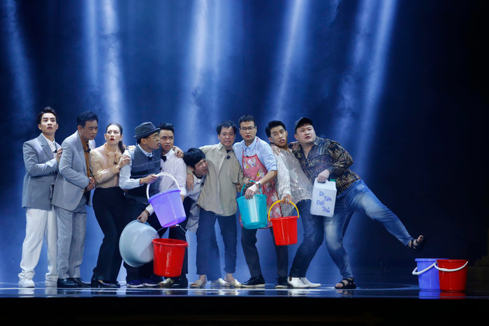 Điểm lại những vấn đề 'nóng hổi' được nhắc đến trong Táo Quân 2024 Ảnh 3