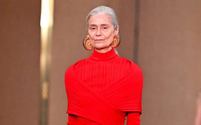 Người trung niên 'oanh tạc' trình diễn ở show thời trang quốc tế Ảnh 2