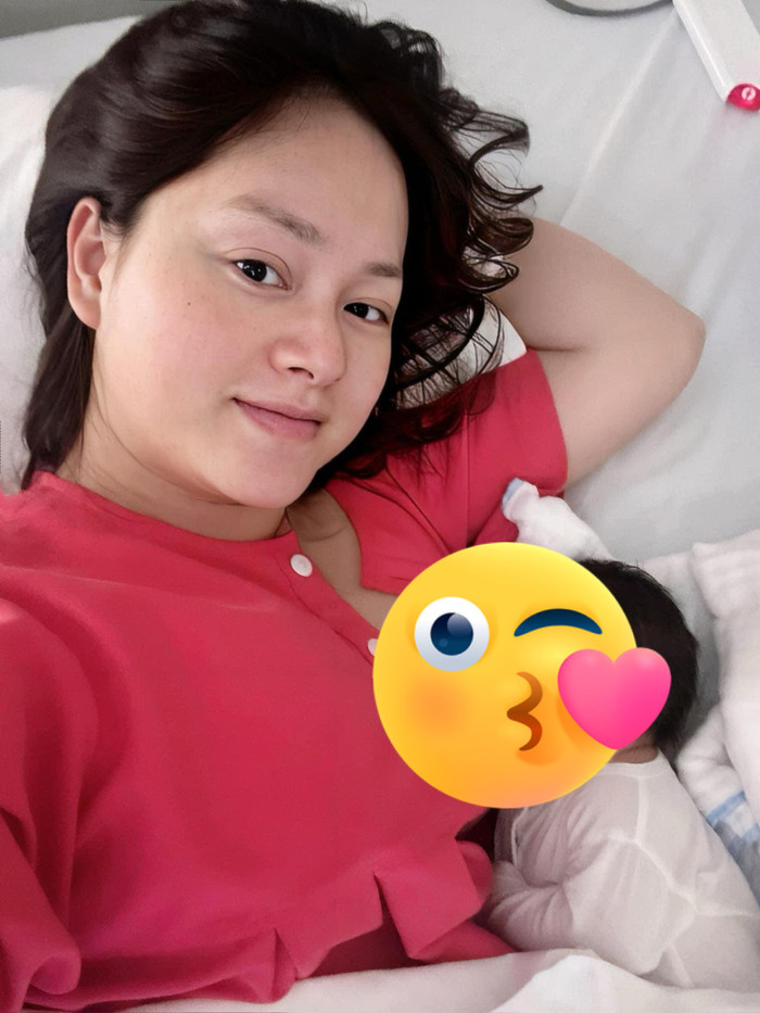 Lan Phương khoe khoảnh khắc bên con hậu sinh nở lần hai.