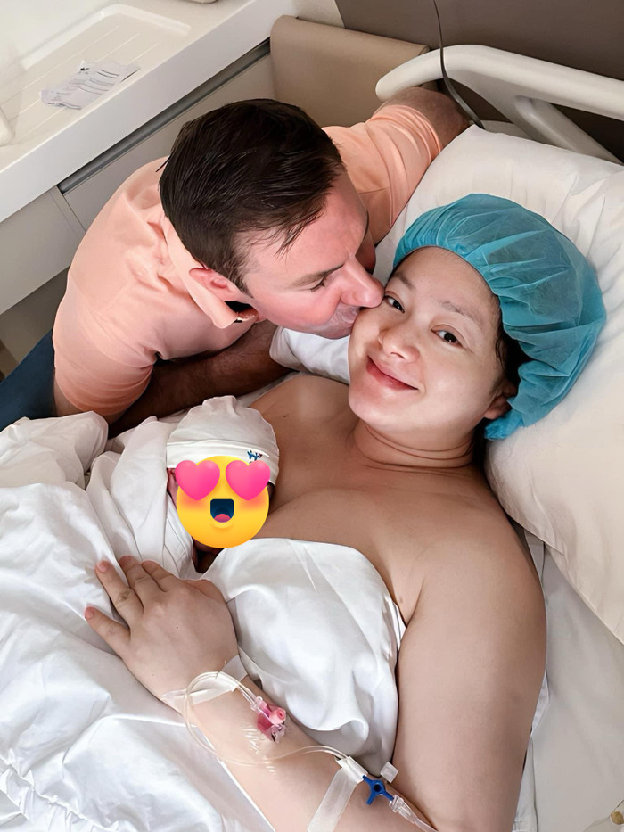 Ông xã luôn là người bên cạnh và đồng hành cùng Lan Phương ở lần 'vượt cạn' này.