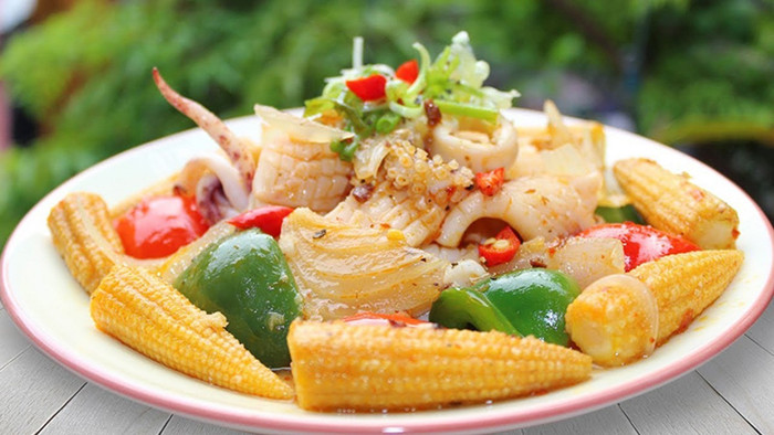 Râu mực xào bắp non 