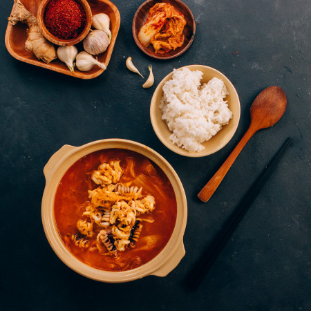 Canh kim chi râu mực