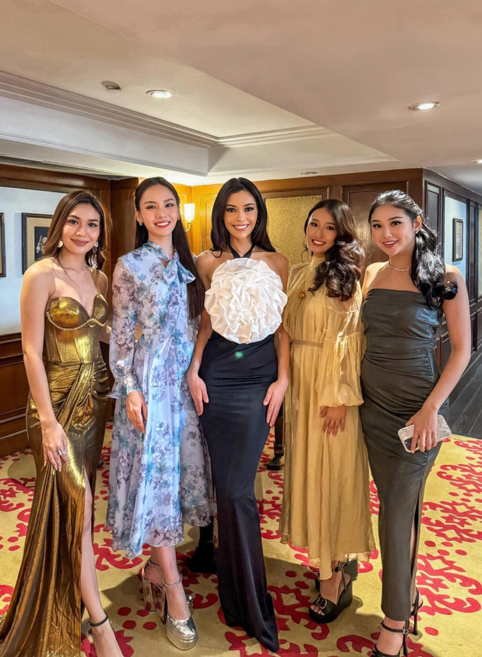 Mai Phương chỉ cao 1m70, phải dùng giày cao gót cỡ khủng để không bị lọt thỏm giữa dàn thí sinh.