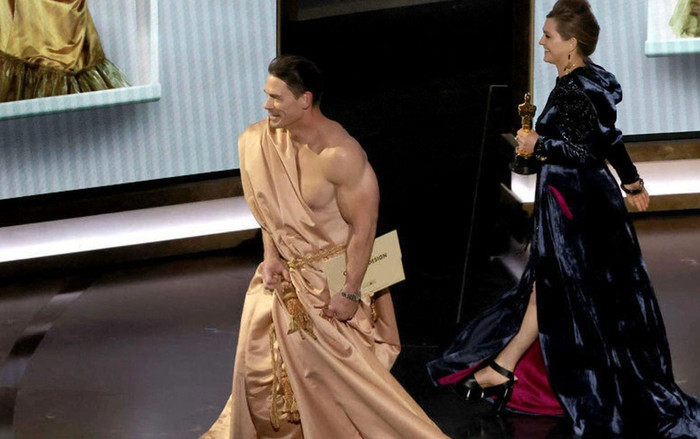 Nam diễn viên không mặc gì xuất hiện trên sân khấu lễ trao giải Oscar 2024 là ai? Ảnh 2