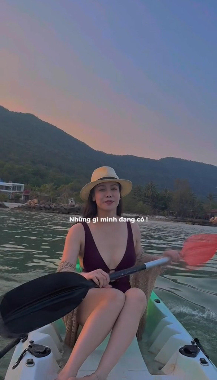 Nhật Kim Anh khoe dáng ở tuổi U40.