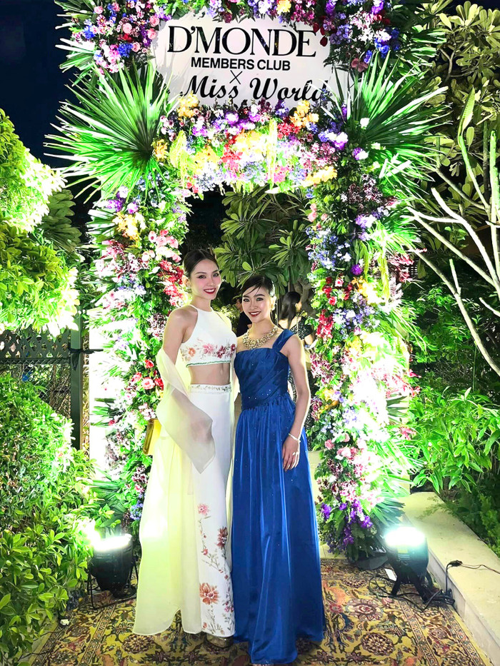 Hoa hậu Mai Phương và Hoa hậu Kana Yamaguchi thể hiện sự thân thiết trong những ngày đầu tham gia Miss World 2023. Ảnh: FBNV