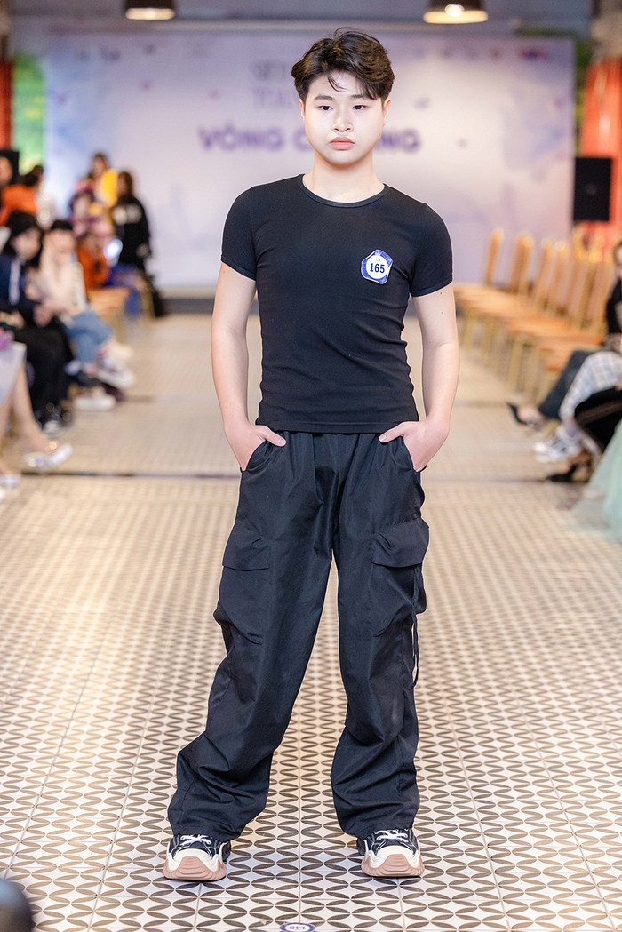 Gần 100 mẫu nhí tham gia casting tại Làng văn hoá ẩm thực Nắng Sông Hồng.