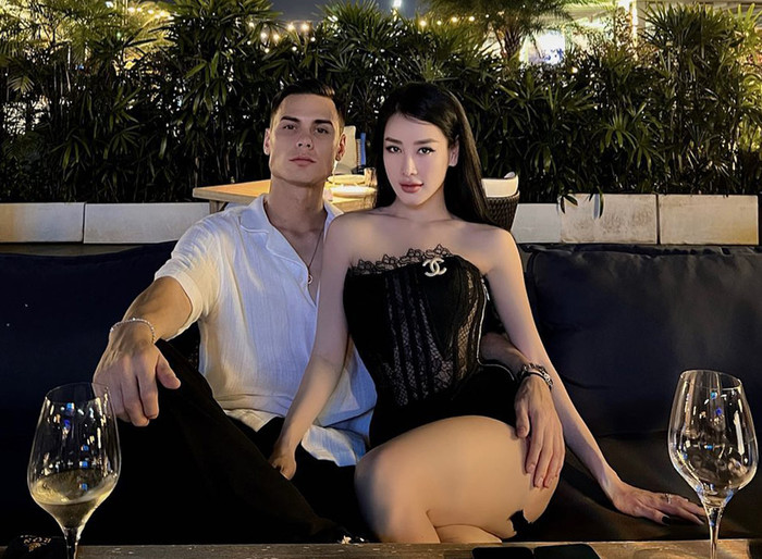 Bạn thân Ngọc Trinh - Helen Thanh Thảo được cho đã chia tay  trung vệ Adriano Schmidt, bởi cả hai đã xóa sạch ảnh liên quan đến nhau trên mạng xã hội. Ảnh: FBNV