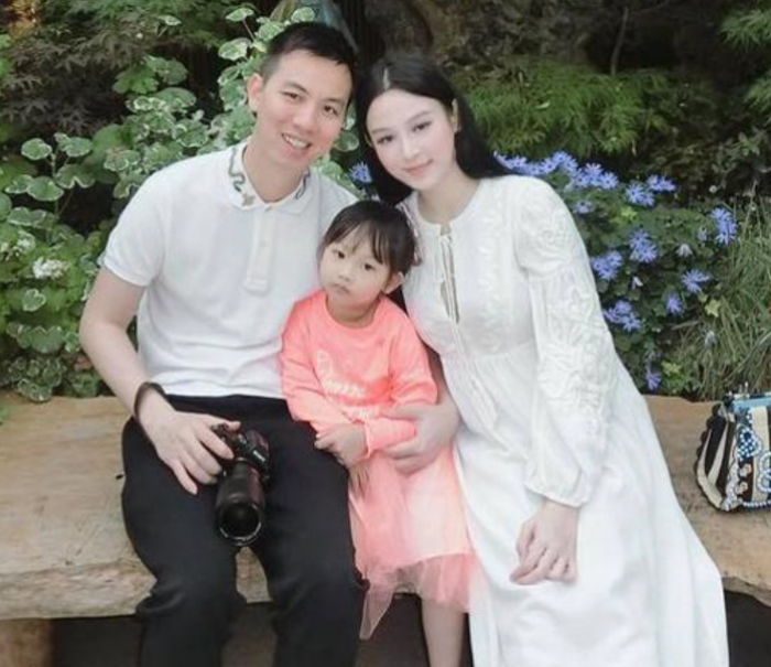 Huyền Baby lui về chăm sóc gia đình, từ bỏ hào quang showbiz từ khi kết hôn.