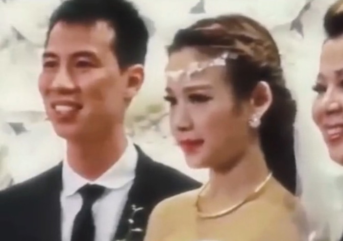 Nữ nghệ sĩ được tặng vòng vàng làm của hồi môn.