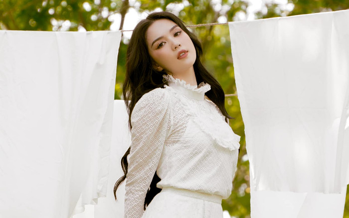 Ngọc Trinh ghim loạt ảnh nóng bỏng trên trang cá nhân Ảnh 2