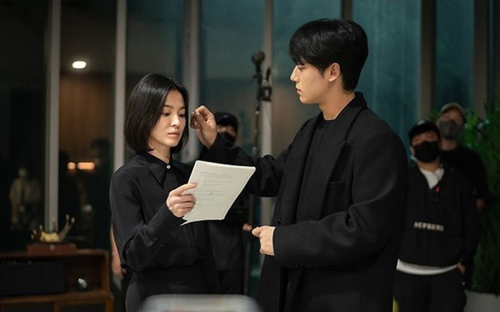 Bạn trai Song Hye Kyo làm gì mà gây sốt tại Việt Nam? Ảnh 2