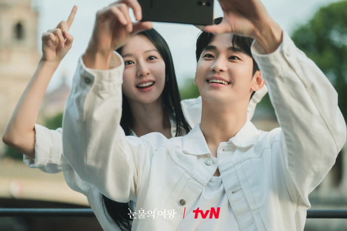 Queen of Tears của Kim Soo Hyun và Kim Ji Won vừa ra mắt đã lọt vào top phim có rating tập mở đầu cao nhất đài tvN trong 3 năm qua. 