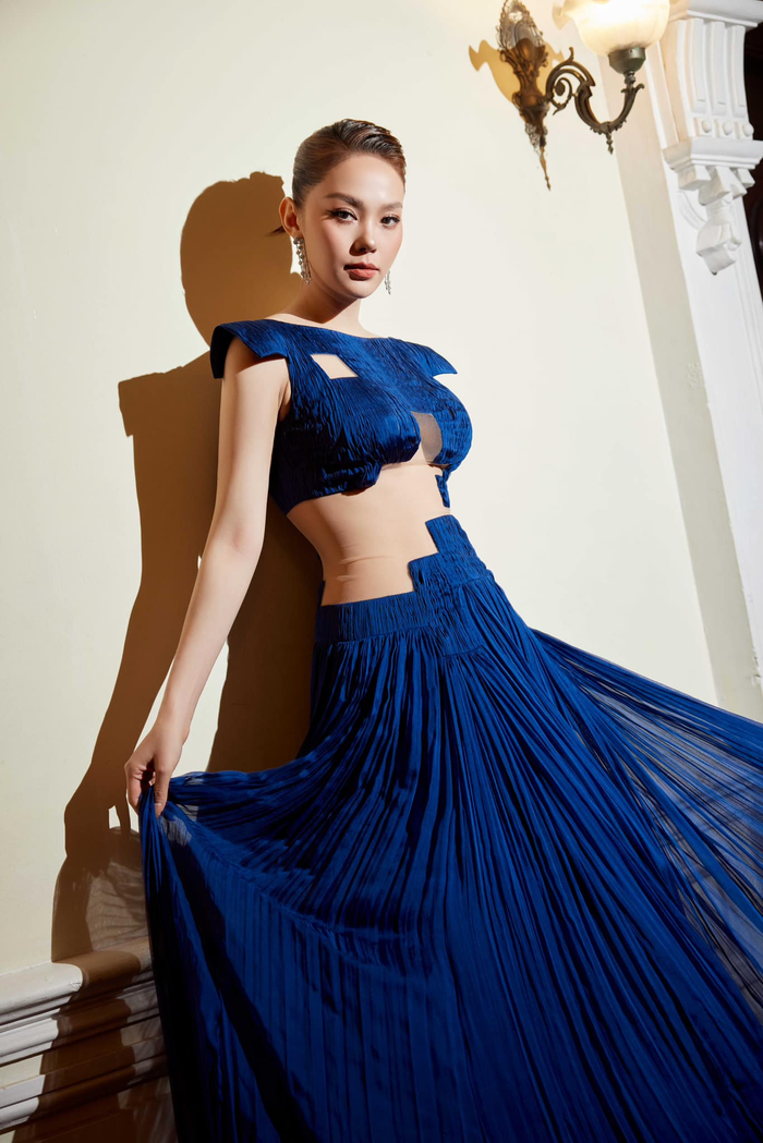 Hình ảnh tham dự sự kiện gần nhất của Minh Hằng đã khiến phái nữ bất ngờ với vòng eo thon gọn, thân hình mảnh mai chỉ sau 5 tháng sinh con. 