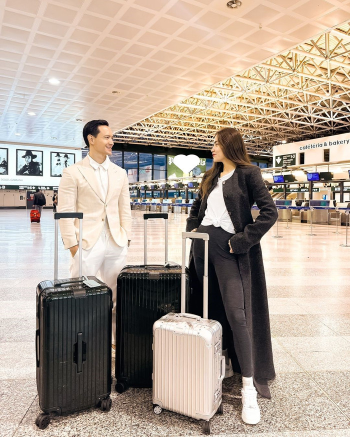 Hình ảnh mới nhất của Hồ Ngọc Hà và Kim Lý tại sân bay. Ảnh: FBNV
