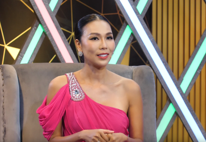 Sau ly hôn, Khánh Ngọc cho biết bản thân 'mất cả sự nghiệp'.