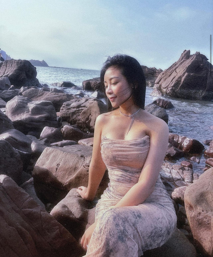 Võ Nhật Linh từng là giáo viên mầm mon, sau khi kết hôn thì cô gái sinh năm 1997 cùng chồng kinh doanh khách sạn. Ảnh: IGNV