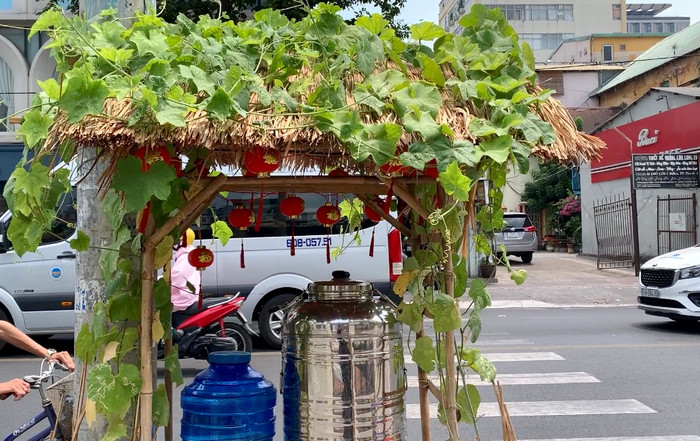 Chòi nước xanh trước của nhà thờ Mạc Ty Nho (Quận 1).