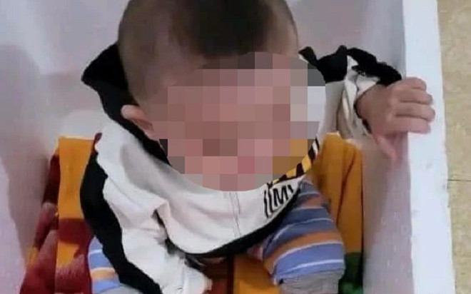 Xót xa em bé 5 tháng tuổi bị bỏ rơi trong thùng xốp bên vệ đường Ảnh 2