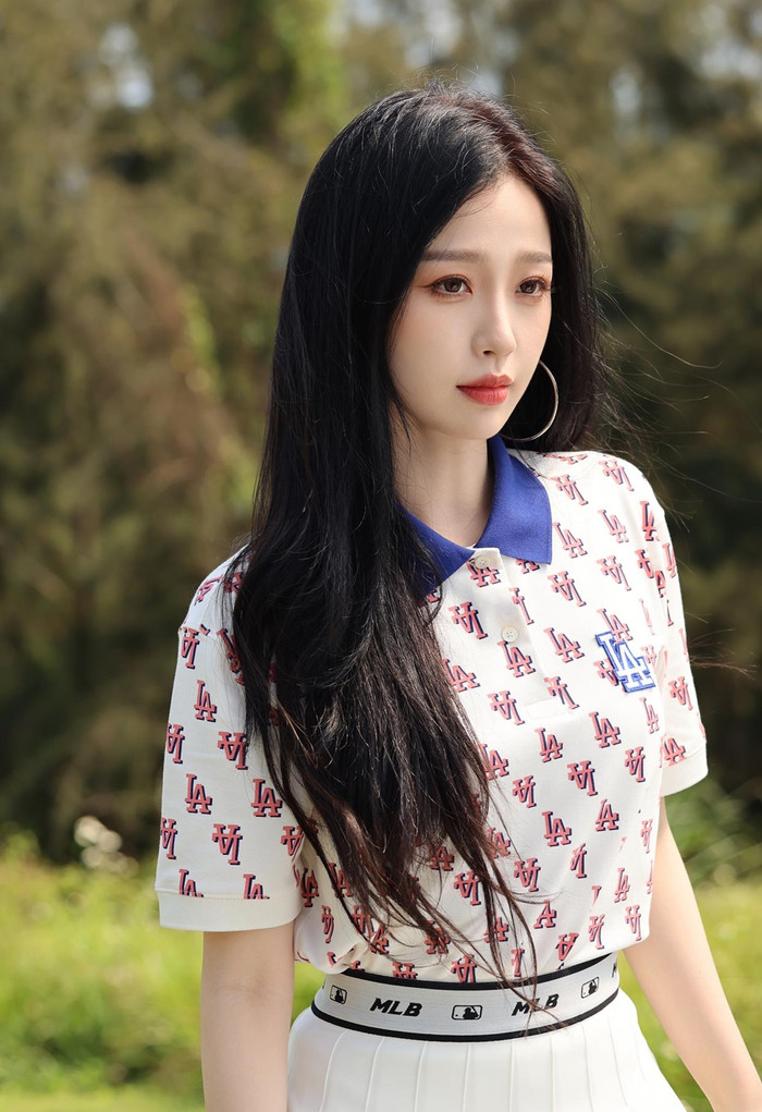 Ngu Thư Hân được đánh giá cao về khoản thời trang với nhiều lần 'lên đồ' khiến dân chúng 'lác mắt'. 