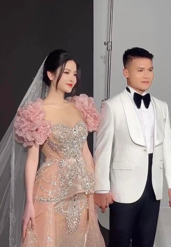 Chuyện tình từ yêu đến cưới của Quang Hải - Chu Thanh Huyền trải qua không ít sóng gió.