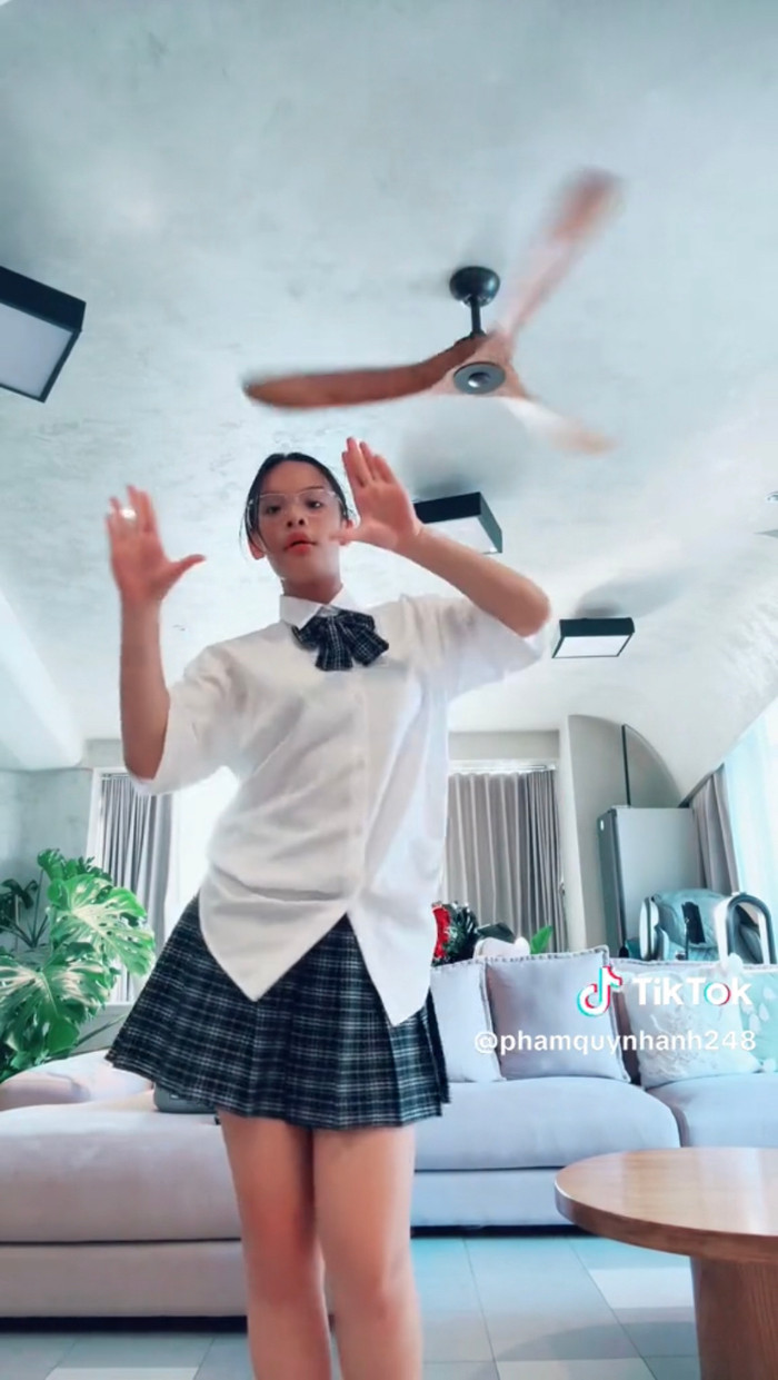 Con gái lớn của Phạm Quỳnh Anh sở hữu vóc dáng cao ráo, tràn đầy năng lượng và được cho là 'vượt trội' hơn so với bạn bè đồng trang lứa. Ảnh: Chụp màn hình