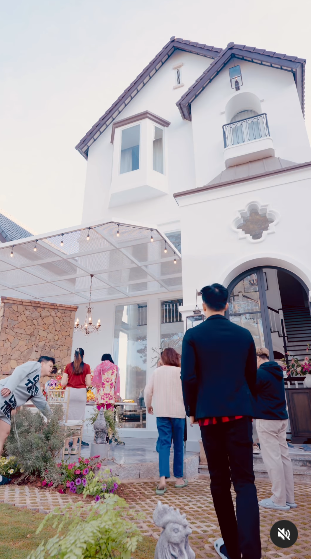 Căn nhà tại Đà Lạt của Lệ Quyên được bày trí cẩn thận, tỉ mỉ. Ảnh: Chụp màn hình