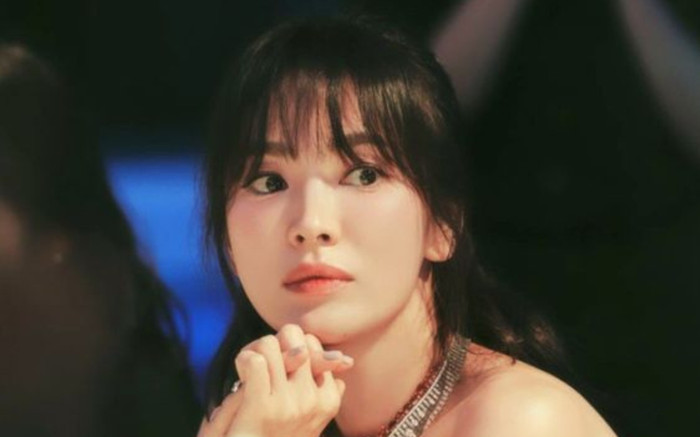 Song Hye Kyo bỗng lọt hotsearch vì 'tình tin đồn', fans tức giận 'để chị tôi yên' Ảnh 2