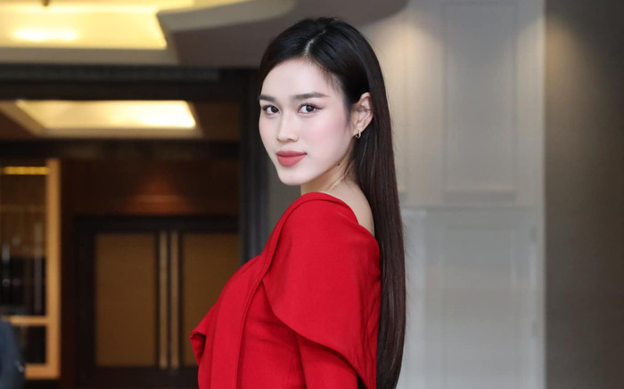 Hoa hậu Đỗ Thị Hà khoe vòng ba 'cong vút' Ảnh 2