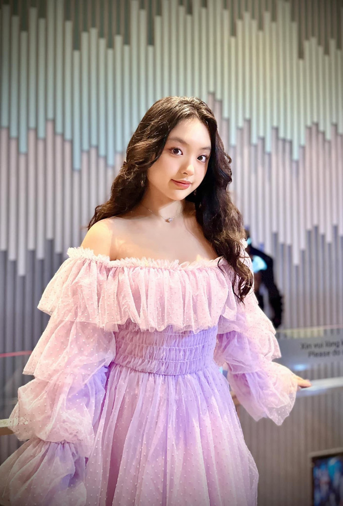 Cô bé mít ướt cùng với ngoại hình mũm mĩm nay có màn dậy thì khá thành công. 