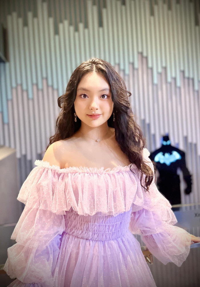 Nhan sắc xinh đẹp của con gái Thúy Hạnh đang khiến dân tình mê mẩn.